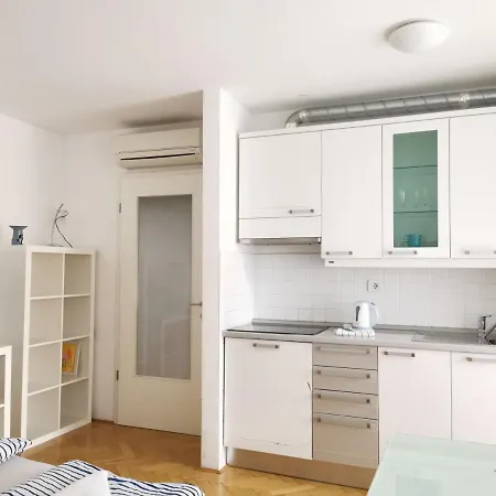 City Centre Studio With A Balcony And Free Parking Ljubljana Exterior photo