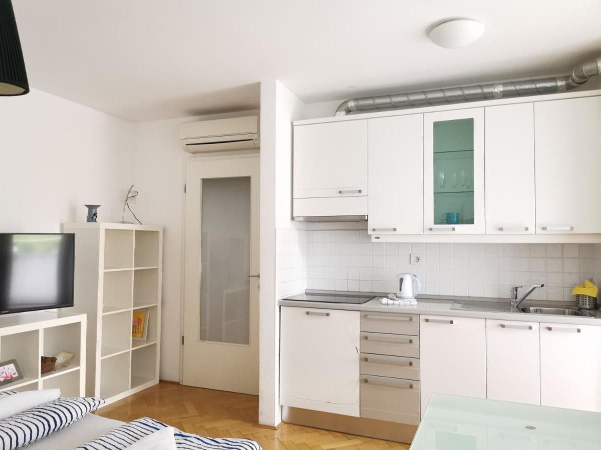 Centre With A Balcony And Free Parking Apartment Laibach